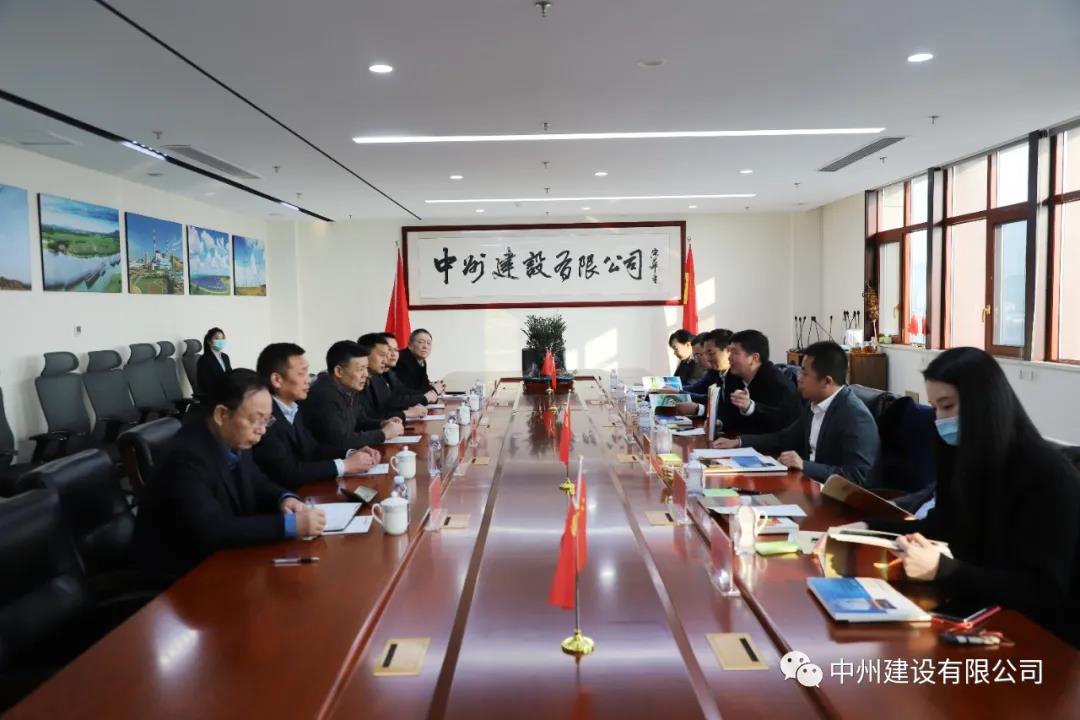 大唐河南清潔能源有限責(zé)任公司總經(jīng)理王永民、金風(fēng)科技集團國內(nèi)營銷中心副總經(jīng)理韓明剛一行到我司參觀考察